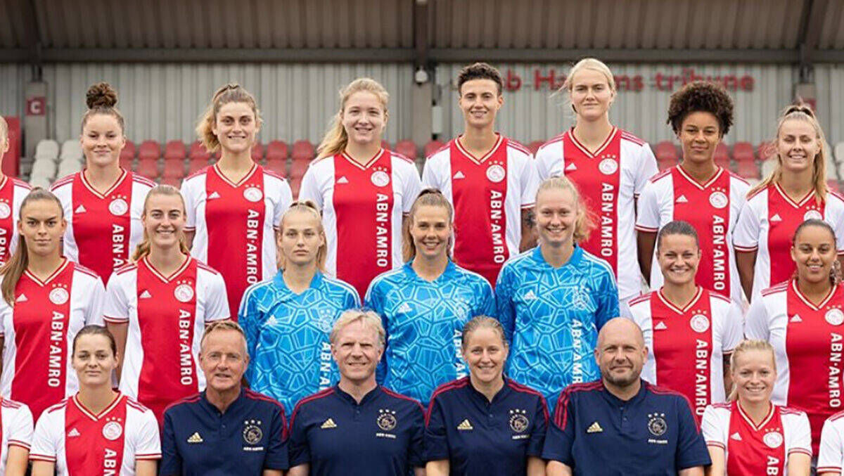 Ein Teil der Ajax Amsterdam Frauenfußballmannschaft