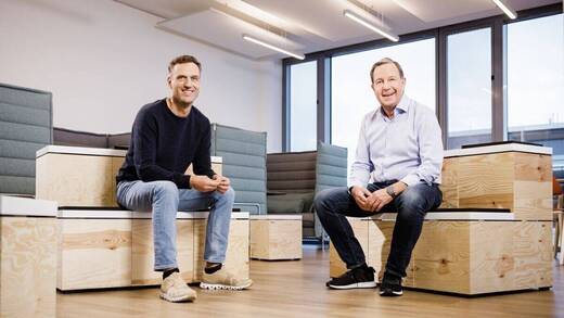 Amazon-Deutschlandchef Ralf Kleber (rechts) und sein Nachfolger Rocco Bräuninger.