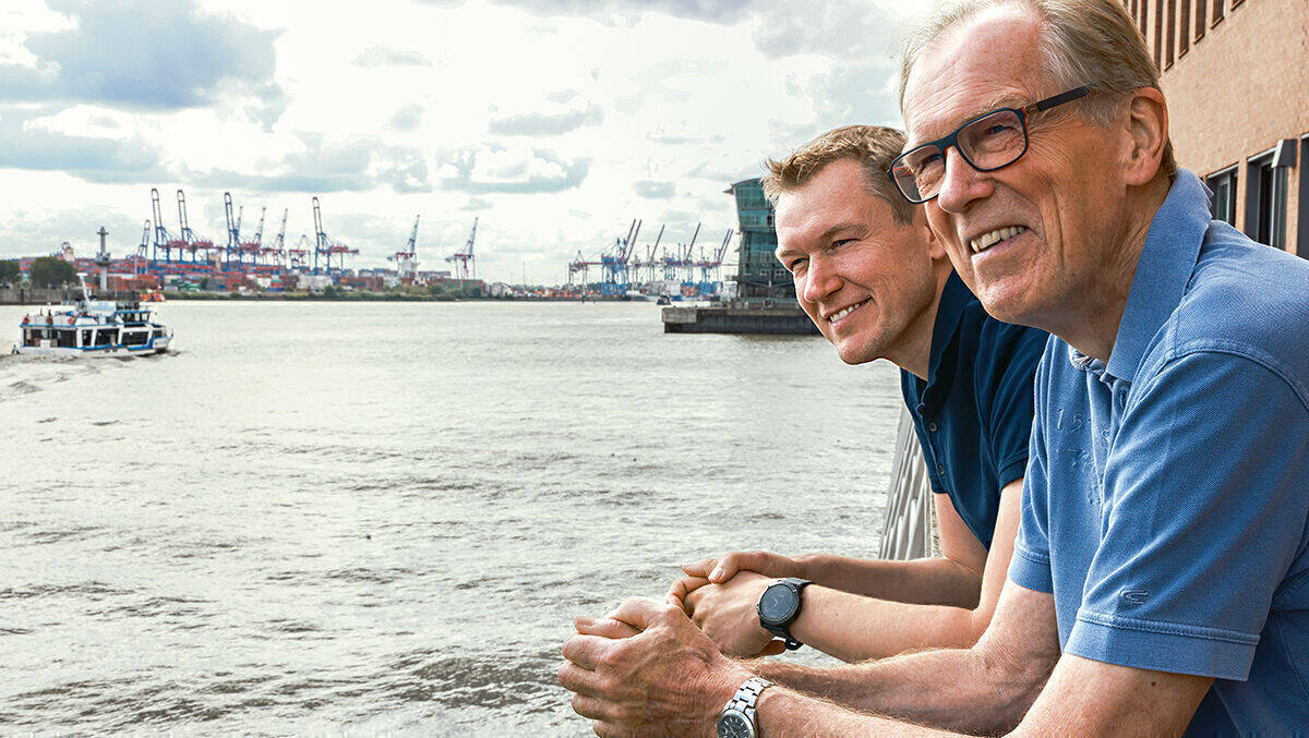 Uli Bellieno genießt zusammen mit seinem Sohn Axel Bellieno die Mittagspause mit Ausblick.