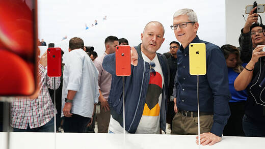 Apple-Keynote mit echten Menschen – so könnte es bald wieder aussehen (mit Tim Cook, ohne Ex-Designer Jonathan Ive).