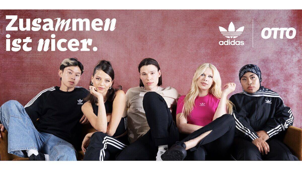 Die fünf Talents Henry Nguyen, Nina Chuba, Helge Mark, Zsá Zsá und Jenny Schott (v.l.n.r.) werben für Ottoss Adidas-Originals-Sortiment.