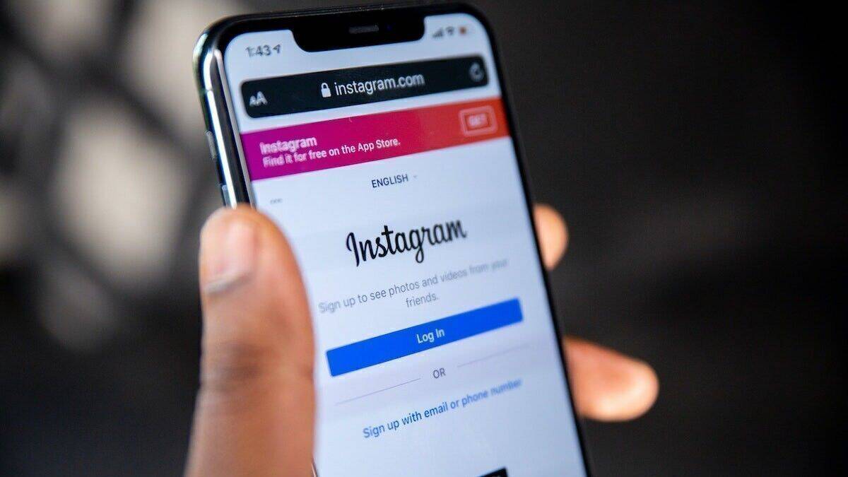 Das Anmeldefeld der Social Media Plattform Instagram auf dem Bildschirm eines Smartphones.