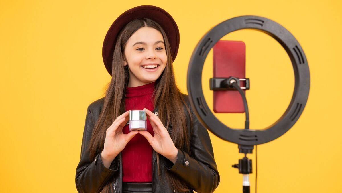 Zahllose "Kinder-Influencer" generieren im Netz beträchtliche Einnahmen. Oft zur alleinigen Freude ihrer Eltern.
