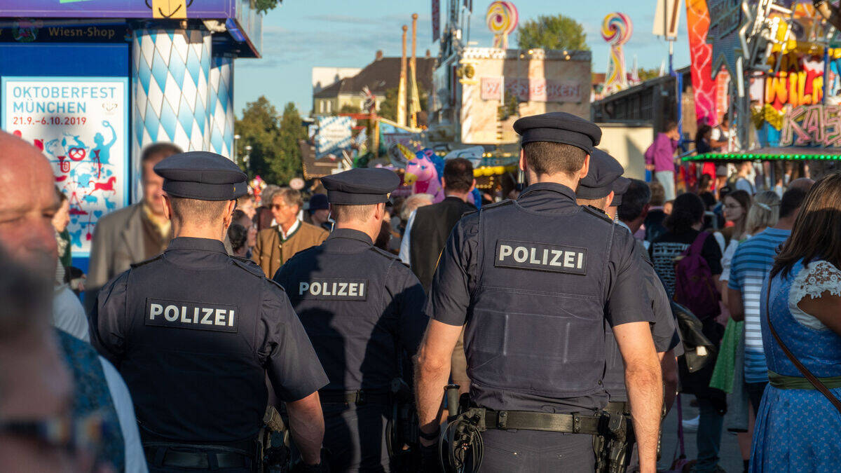 Die witzigsten Wiesn-Erlebnisse teilt die Münchner Polizei auf Twitter.