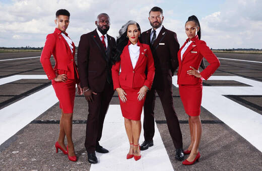 Michelle Visage (dritte von links) mit Crew-Mitgliedern von Virgin Atlantic