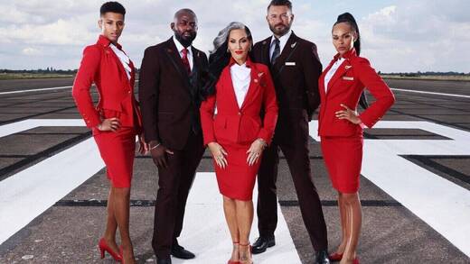 Michelle Visage (dritte von links) mit Crew-Mitgliedern von Virgin Atlantic