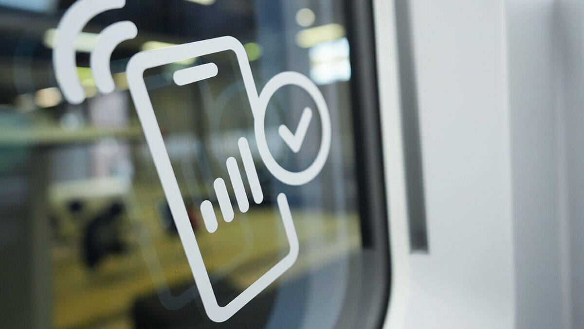 Mobilfunk im Regionalzug – das soll mit gelaserten Fensterscheiben besser funktionieren.