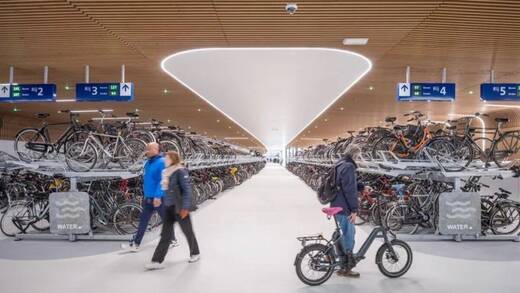 Blick in die "Apple"-Fahrradgarage in Amsterdam.