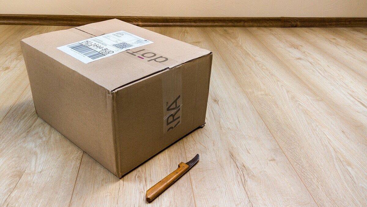 Paket schnell öffnen und schnell zurücksenden: Die Online-Händler haben dadurch extreme Zusatzkosten.
