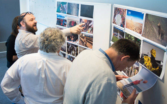 Jurysitzung des PR-Bild Award 2016 von News Aktuell in Hamburg. Die Jury (dabei: Markus Peichl von der Lead Academy) begutachtet die mehr als 1500 eingreichten Fotos.