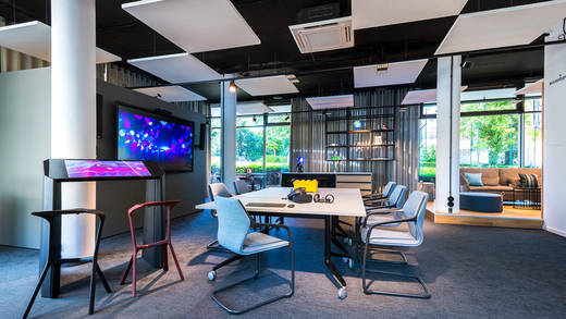 Wie im Autohaus - nur zum Ausprobieren: Accentures Customer Experience Center in Stuttgart.