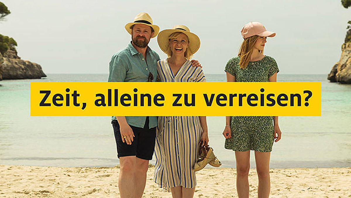 Spotreihe des ADAC: Die junge Frau rechts hat im Urlaub mit ihren Eltern wenig Freude.