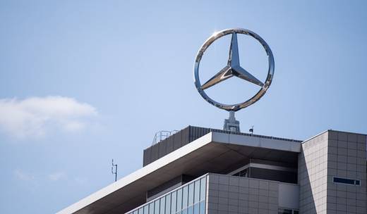 Die Nähe zum Kunden Mercedes-Benz sollte weiteres Geschäft bringen und die Zusammenarbeit erleichtern: Im April 2016 eröffnete Antoni einen Brückenkopf in Stuttgart.
