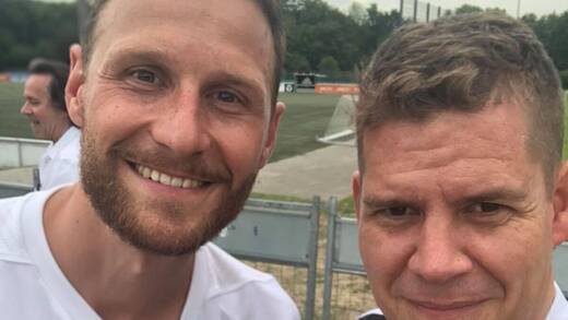 Treten auch gemeinsam bei TuS Haltern an: Benedikt Höwedes und Raphael Brinkert re).
