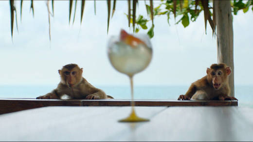 Versuchter Raub in der Strandbar: der neue Schweppes-Spot von BETC.