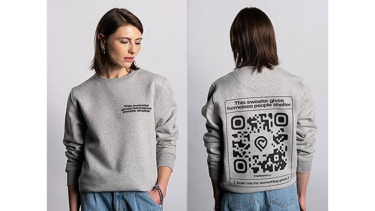 Der QR-Code auf dem Pulli führt direkt zu einer von zehn Spendenaktionen, die betterplace.org für die Unterstützerkampagne ausgewählt hat.