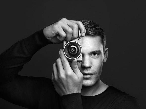 Weltmeister-Torwart Manuel Neuer ist Testimonial der neuen Sony-Kampagne von DDB.
