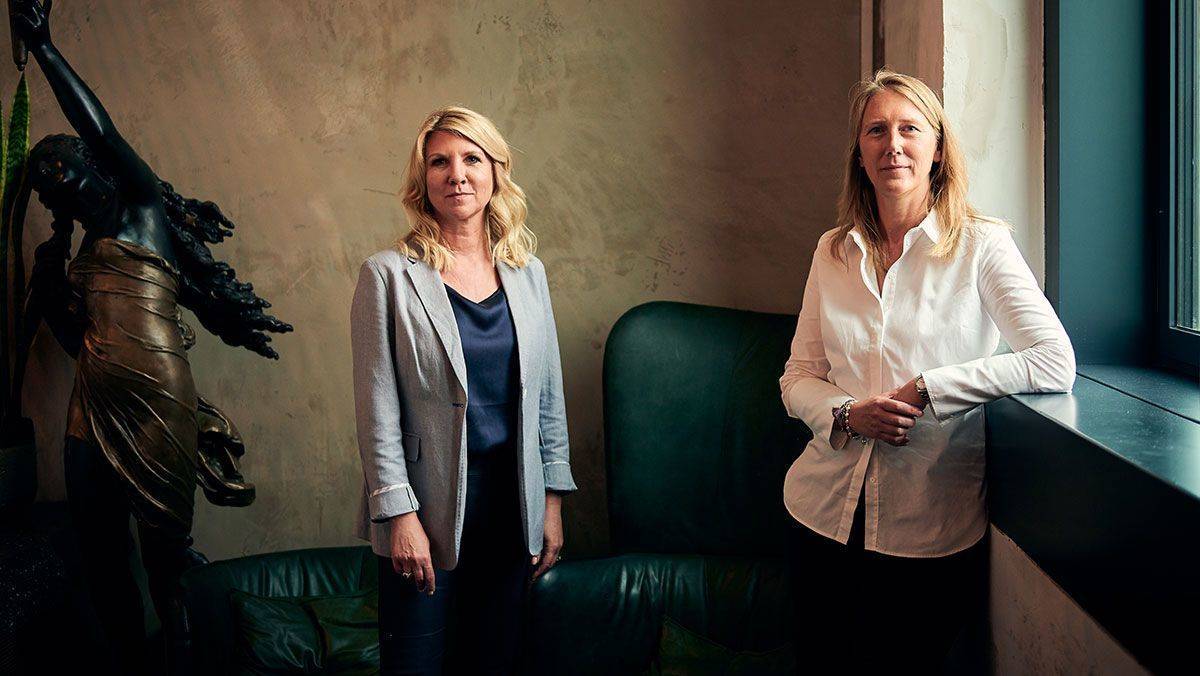 Antje Neubauer (l.) von der Bahn und Wunderman-Chefin Larissa Pohl streiten über richtige Agenturführung und -auswahl.