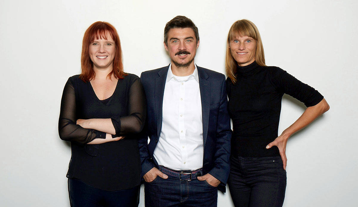 Neues Führungstrio: Maik Hofmann (m.) startet im Januar als Geschäftsführer, Theresa Schleicher (l.) und Miriam Barth (r.)  übernehmen Geschäftsleitung.