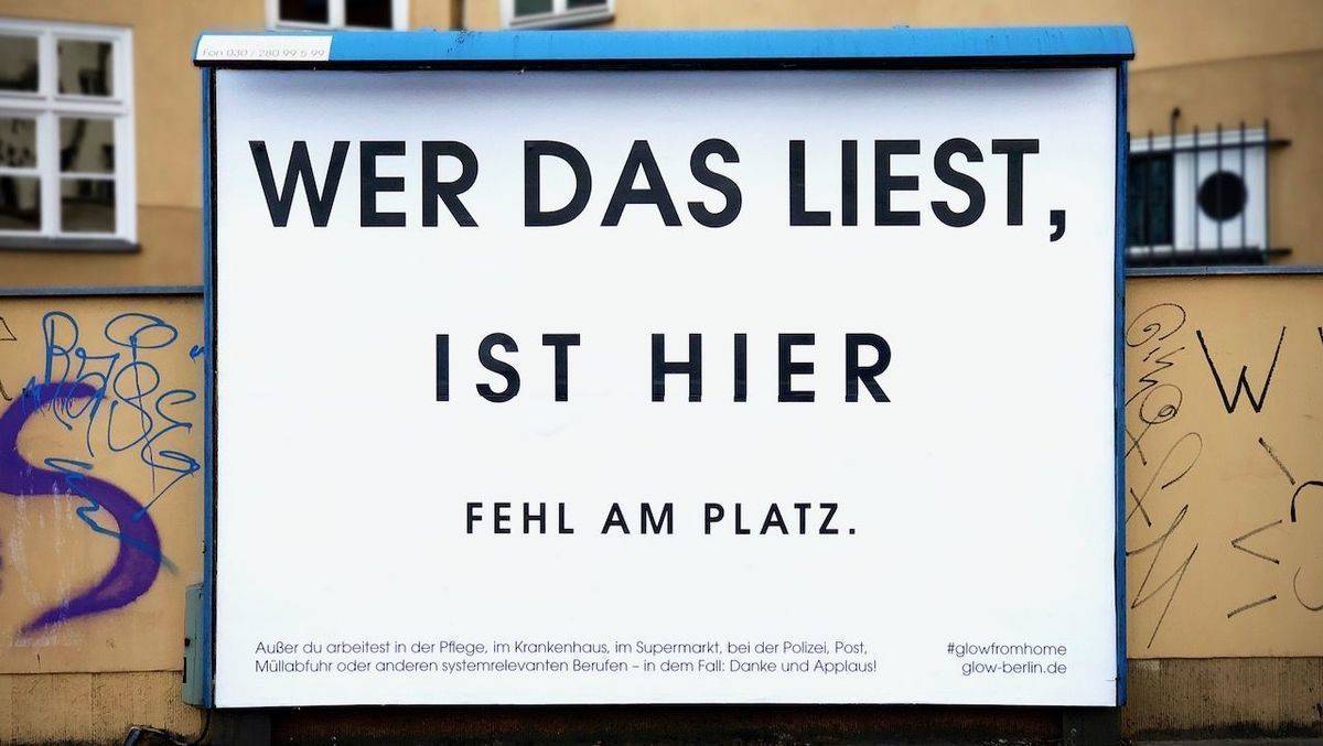 Ein schlichtes Plakat soll die Berliner ermahnen