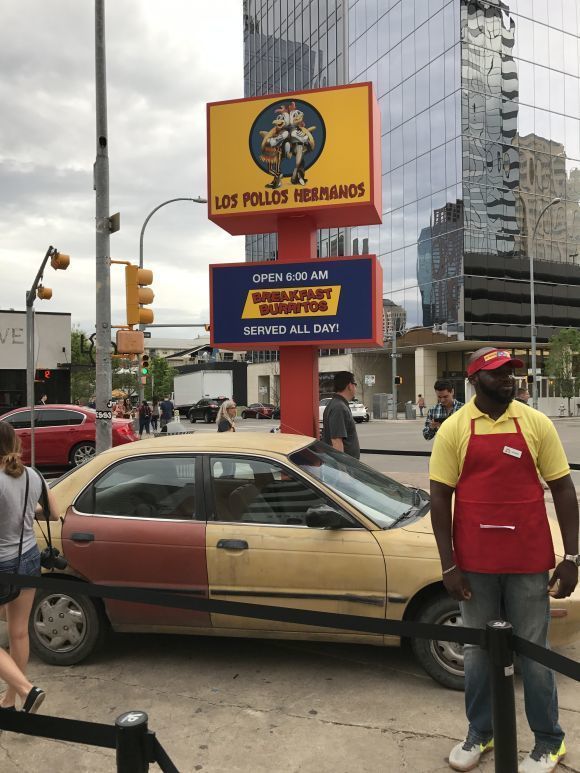 Promostand Los Pollos Hermanos von Better Call Saul