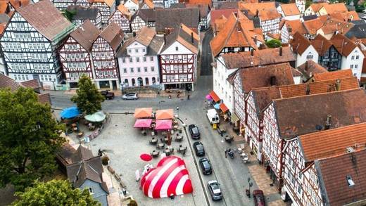 Das "Herzstück" der Kampagne ist der begehbare Infostand, der zur Zeit durch Hessen tourt.