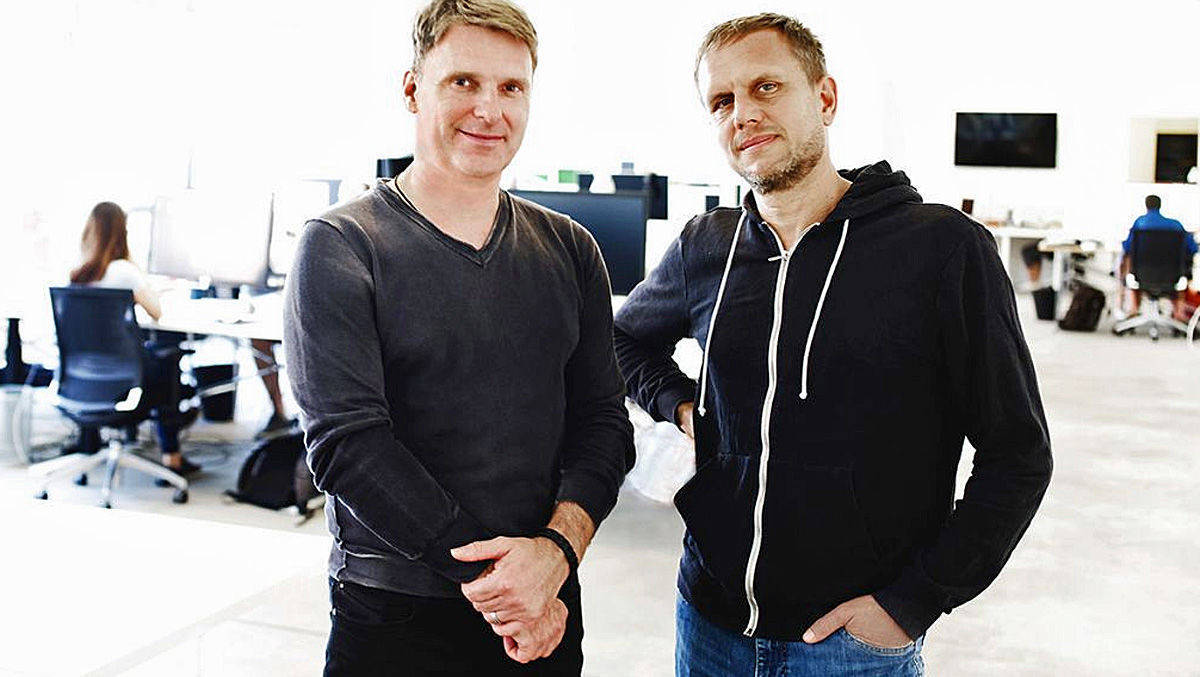 Mathias Sinn (l.) und Maximilian Vogel stellen das Portfolio von Rain vor.
