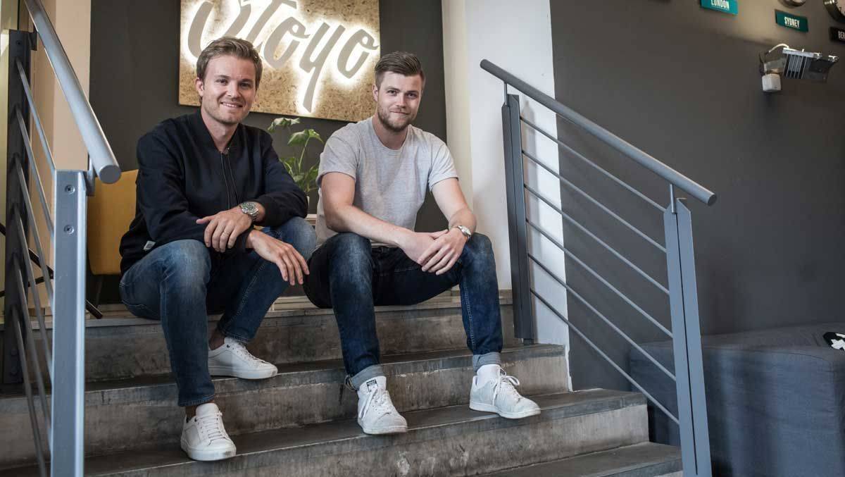 Ex-Rennfahrer Nico Rosberg (links) investiert in das Marketing-Startup Stoyo von Patrick Bales (rechts)