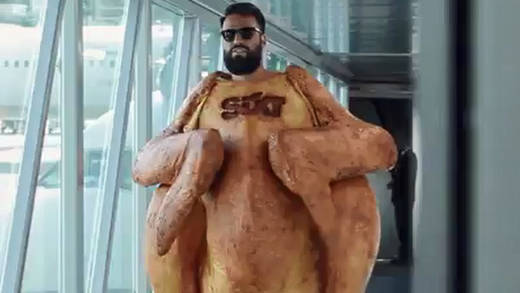 Kuspriges Sixt-Hähnchen: Jung von Matt hat wieder mal eine Flughafen-Aktion für den Autovermieter umgesetzt.