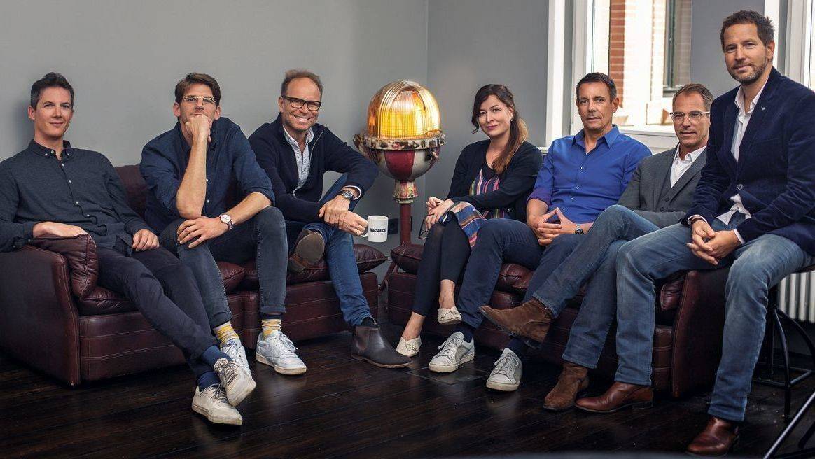CCO Felix Glauner verlässt das Führungsteam im Sommer: (v. l.) Achim Briechle-Herz, Managing Partner von M&C Saatchi Digital, ECD Christian „Kidde“ Schuck, Gisela Widmer, Client Service Director, alle M&C Saatchi Berlin, Torsten Wirwas, M&C Saatchi Sport & Entertainment, Dominik Tiemann, Managing Director, und Florian Bolte, Head of Strategy, beide M&C Saatchi Berlin