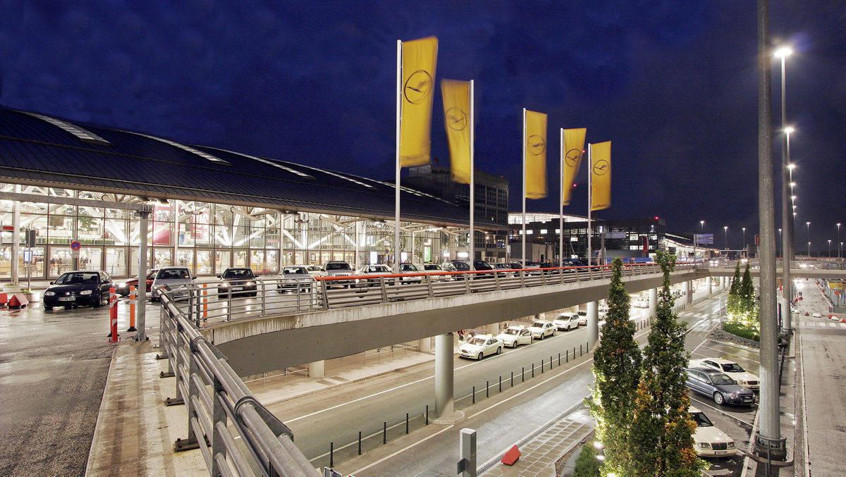 180 Passagiere mussten am Hamburger Flughafen übernachten. Insgesamt waren vom Stromausfall 30.000 Passagiere betroffen.