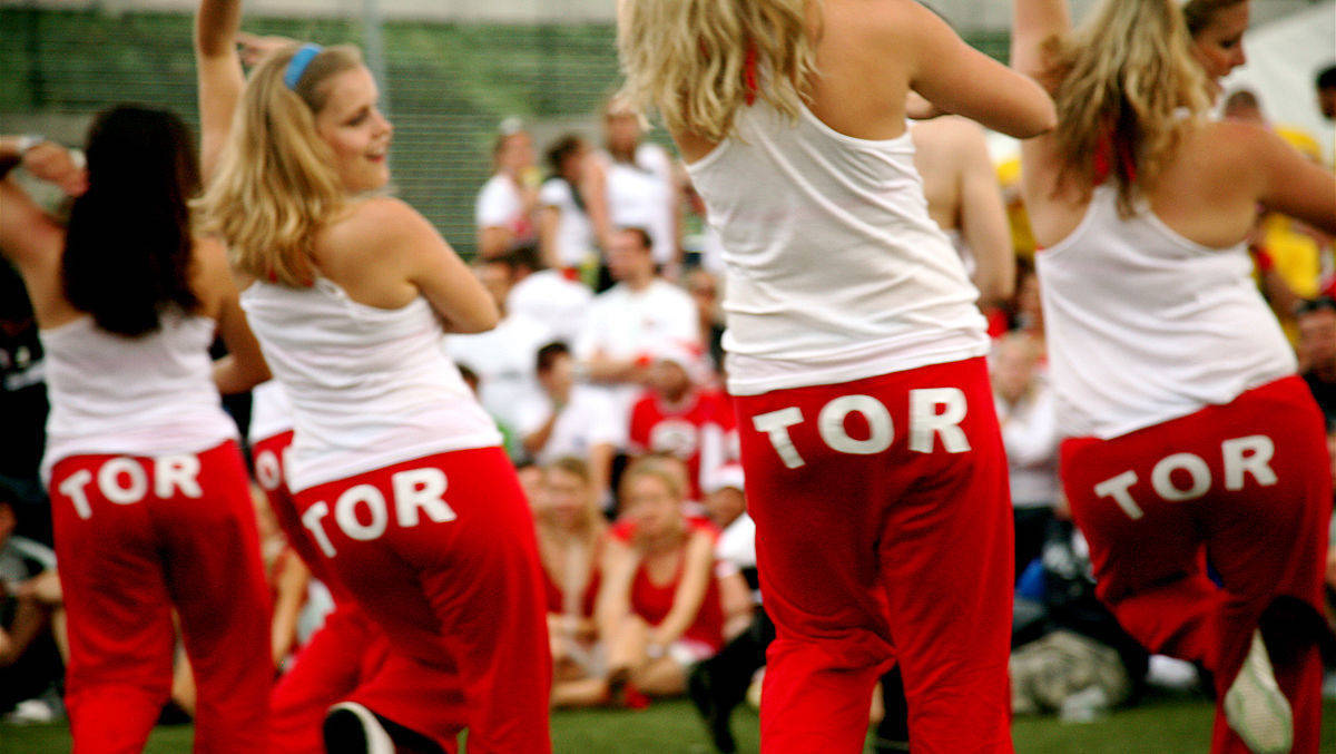 Cheerleader beim Football Agency Cup, dem weltweit größten Branchenkick.