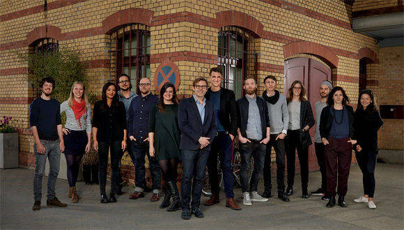 Standort-Teamfoto von Foundry Berlin in der Blücherstraße.