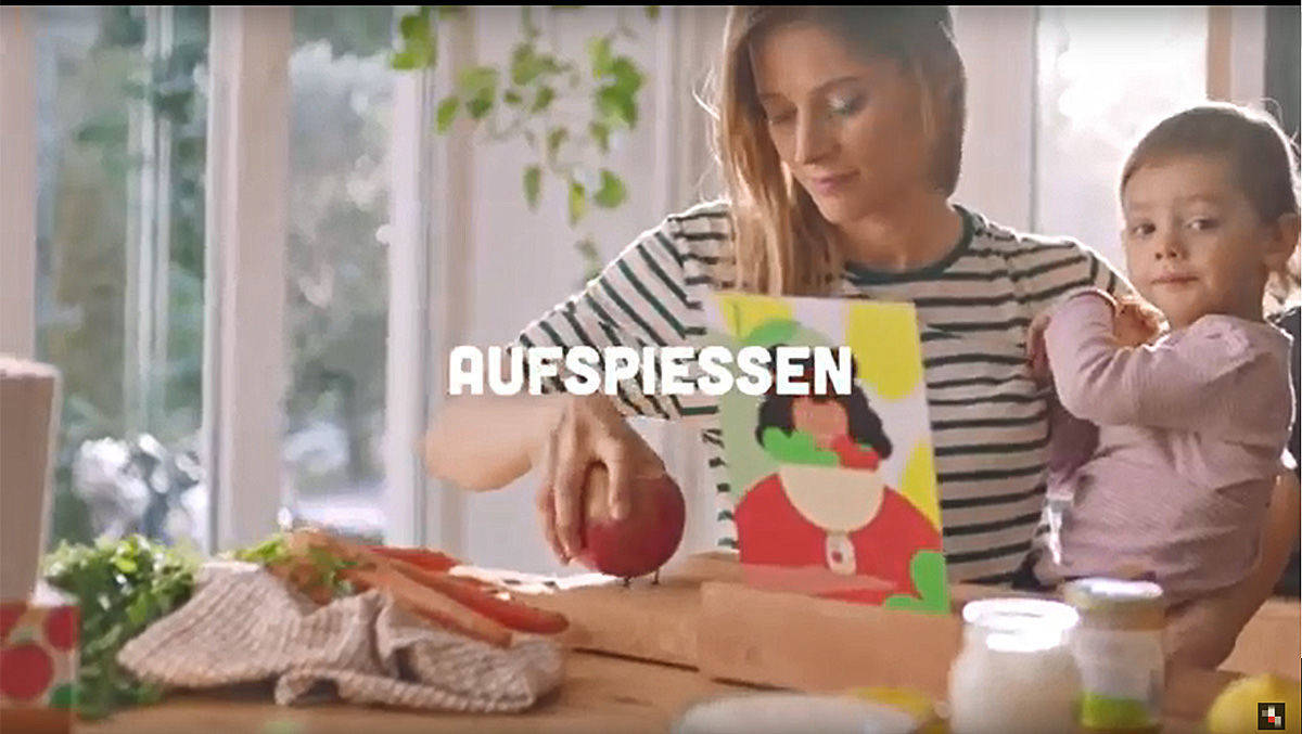 Das Einhand-Kochbuch und ein spezielles Schneidebrett ermöglichen das Kochen mit nur einer Hand.