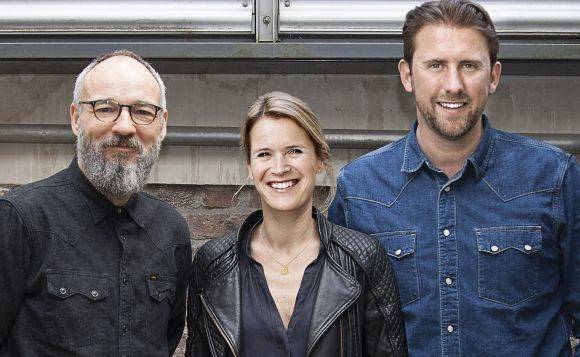 v.l. JOM-Düsseldorf-Chef Oliver Blecken, Tina Schwandt und Marco Ziegler (beide Smartin)