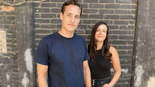 Das Kreativdirektor:innen-Duo Clara Brandt und Stefan Golde.