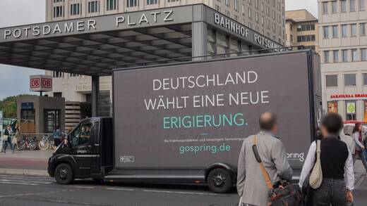 Der spring-LKW am Potsdamer Platz.