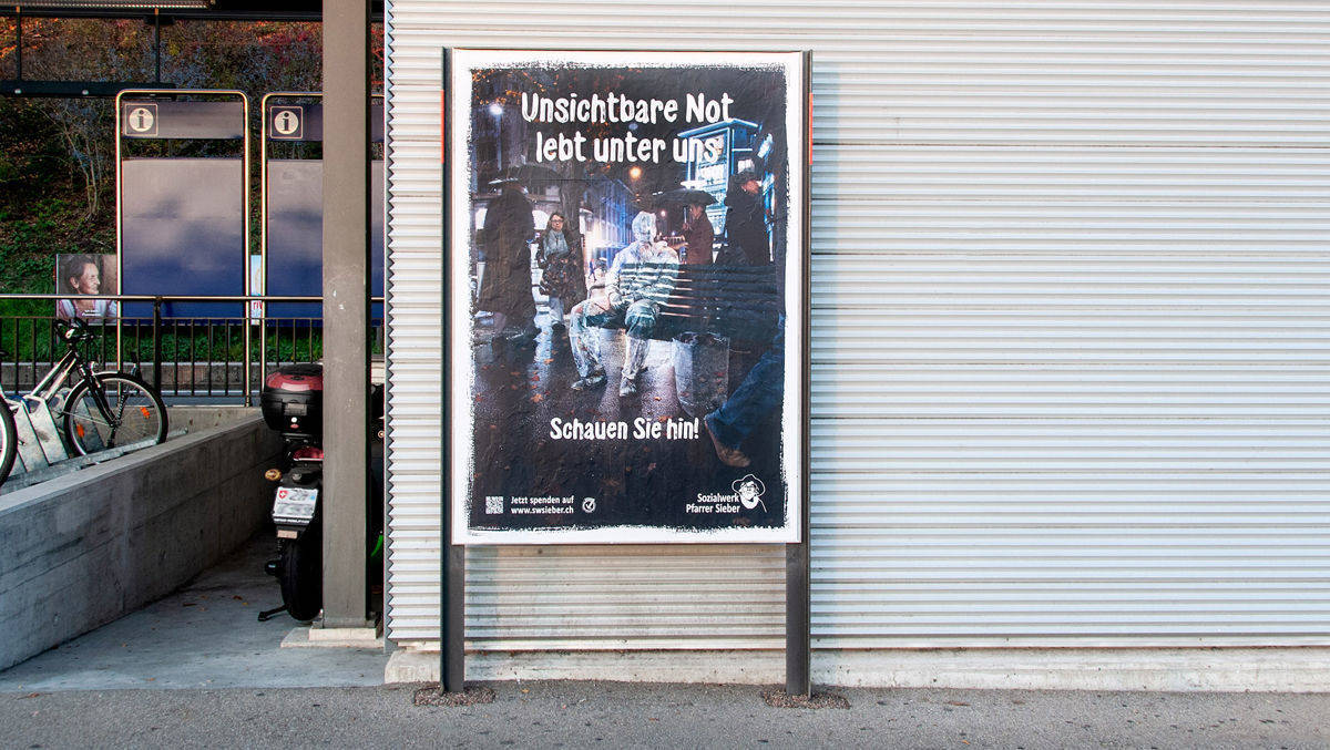 Eine Kampagne für das Schweizer Obdachlosenhilfswerk SWS spielt mit dem Thema Unsichtbarkeit.
