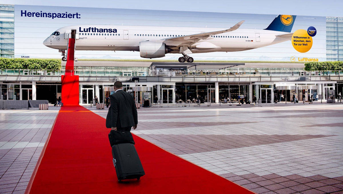 Lufthansa und Kolle Rebbe setzen am Münchner Flughafen auf den Wow-Effekt.