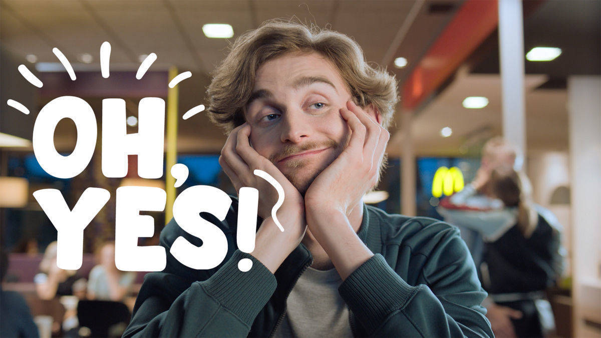 Hungrig und müde spricht es sich nicht leicht: Der neue Werbespot von McDonald's.