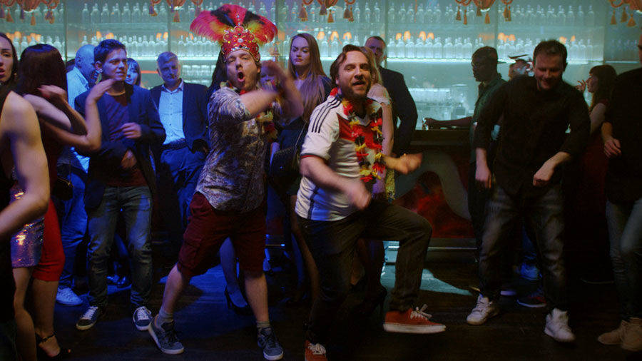 Party im Brasilien-Outfit zu "Kalinka"
