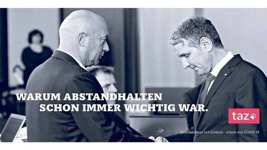 Eine Geste, die an den Aufstieg der NSDAP erinnerte: AfD-Chef Björn Höcke gratuliert FDP-Politiker Thomas Kemmerich.