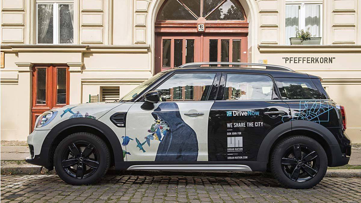 Kunst auf Haus? Wird nun erweitert zu Kunst auf Auto: eines der "Urban Nation Art Cars" von Drive Now in Berlin.