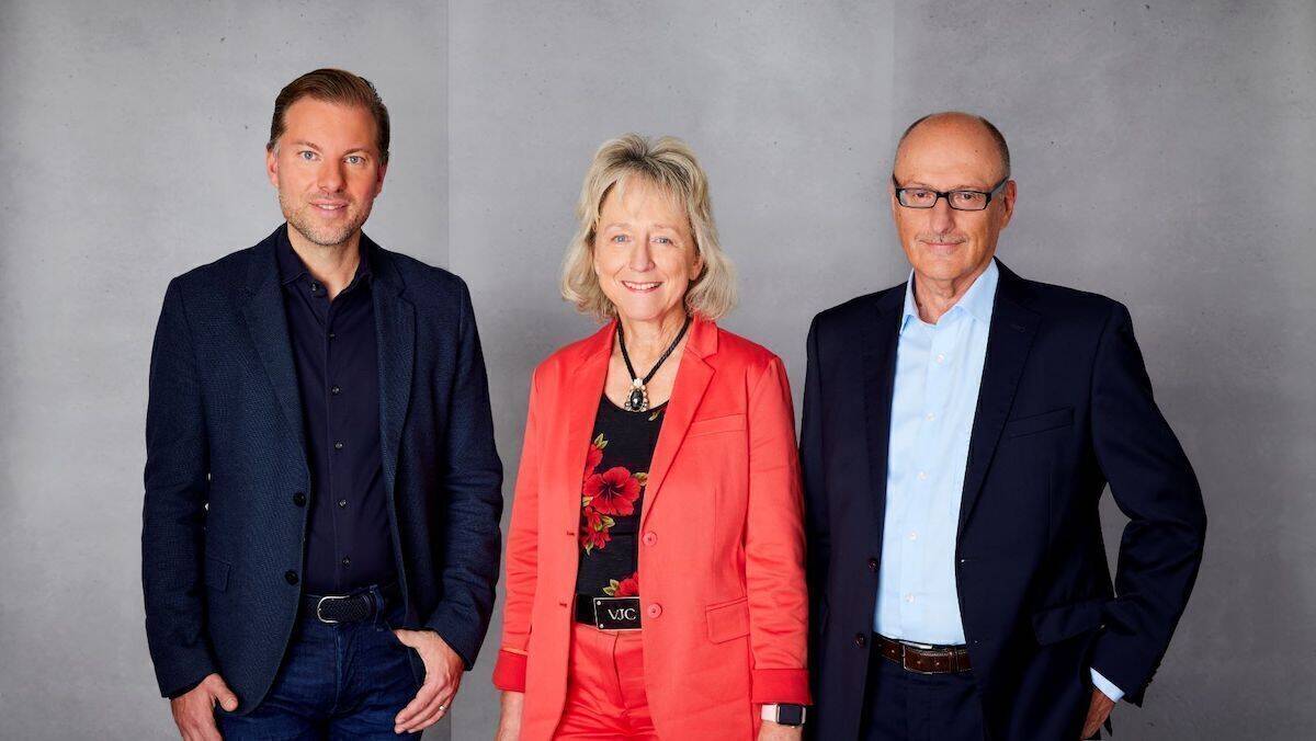 Martin Schumacher (l.) wird die neue Agentur leiten, Klaus Smentek (r.) wird Kreativchef. Bärbel Schnell (m.) ist Geschäftsführerin des Olympia-Verlags.