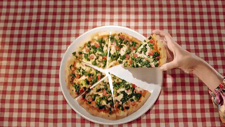 Die Werbemotive von BBDO für die große Pizza Dr. Oetker La Mia Grande.