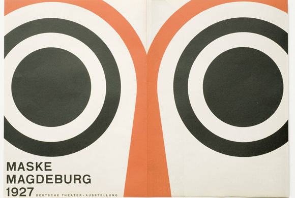 Die Werbebeilage für die Ausstellung „Maske Magdeburg 1927“ nach dem Entwurf von Wilhelm Deffke ist eines der Motive der Sammlung "Ephemerea" des Werkbundarchivs - Museum der Dinge.