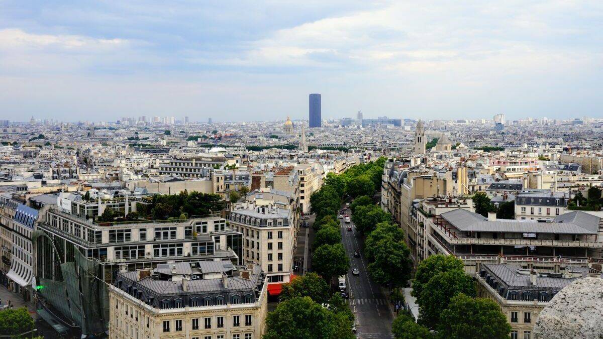 Publicis-Agentursitz (links) an den Champs-Elysées in der Nähe des Pariser Triumphbogens.