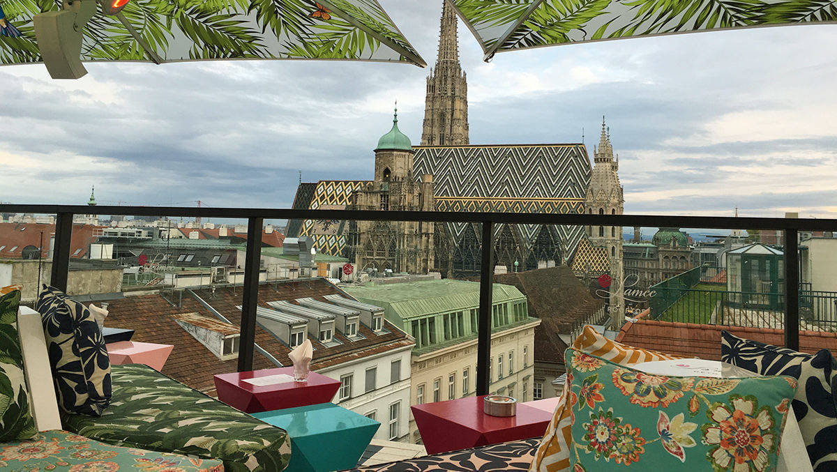 Von der "Lamée Rooftop Bar" in der Rotenturmstraße kann man den Blick über die Wiener Altstadt genießen.