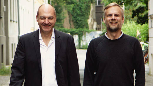 Frank Stauss und Mathias Richel sowie ihre Mitarbeiter wollen auf Kurzstreckenflüge verzichten.
