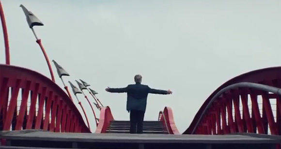 Andrea Bocelli in der "T-Pose": Europakampagne der Deutschen Telekom.